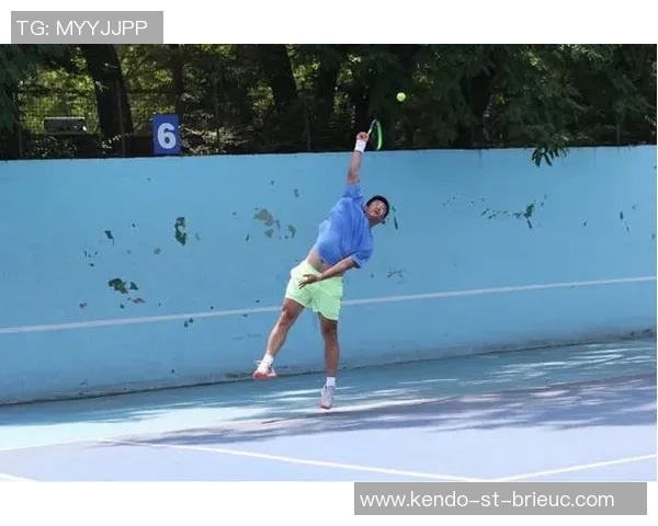 南京网球队在城市联赛中的灵活战术与团队协作表现分析